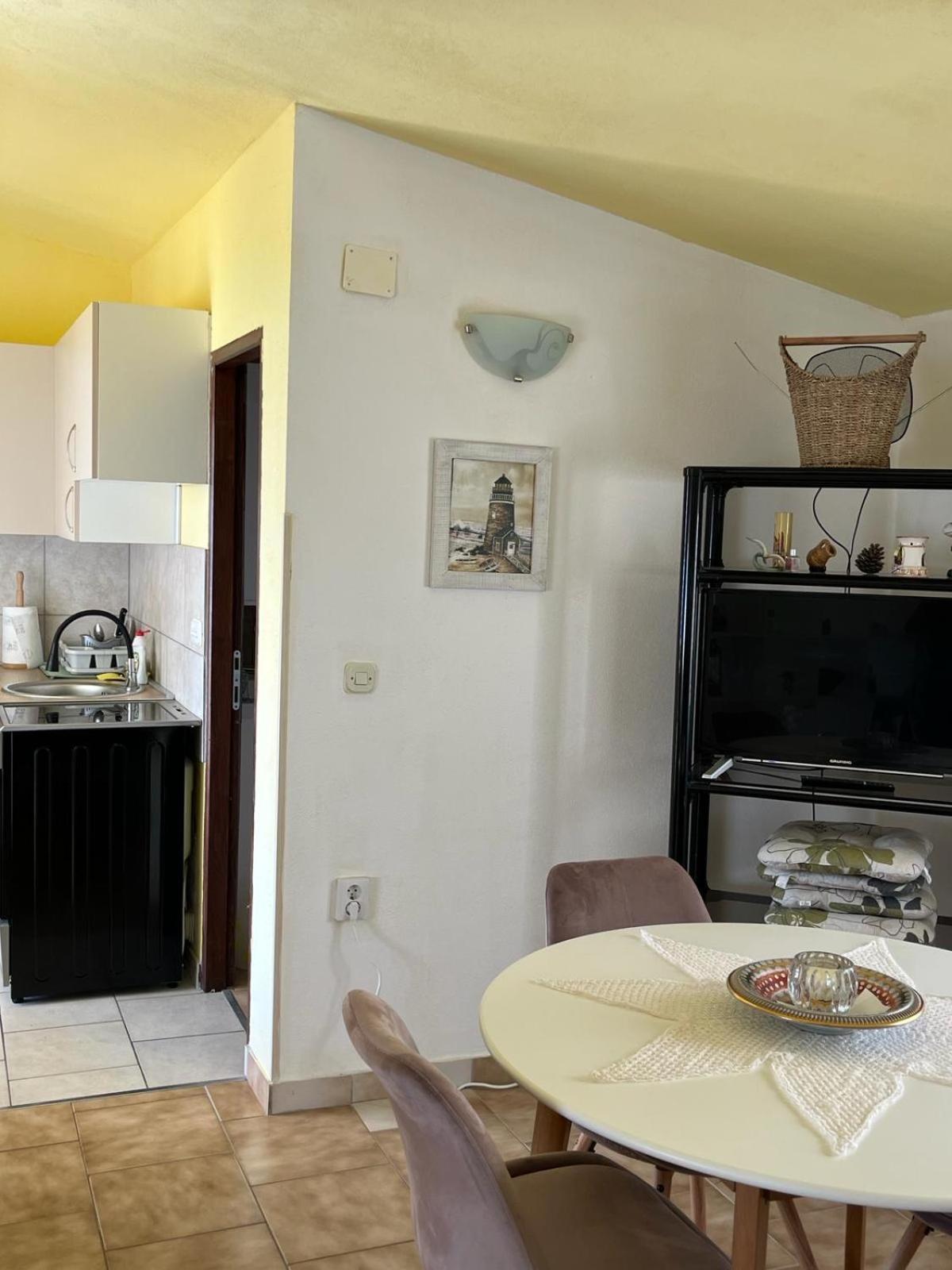 Apartmani Fijan باغ المظهر الخارجي الصورة
